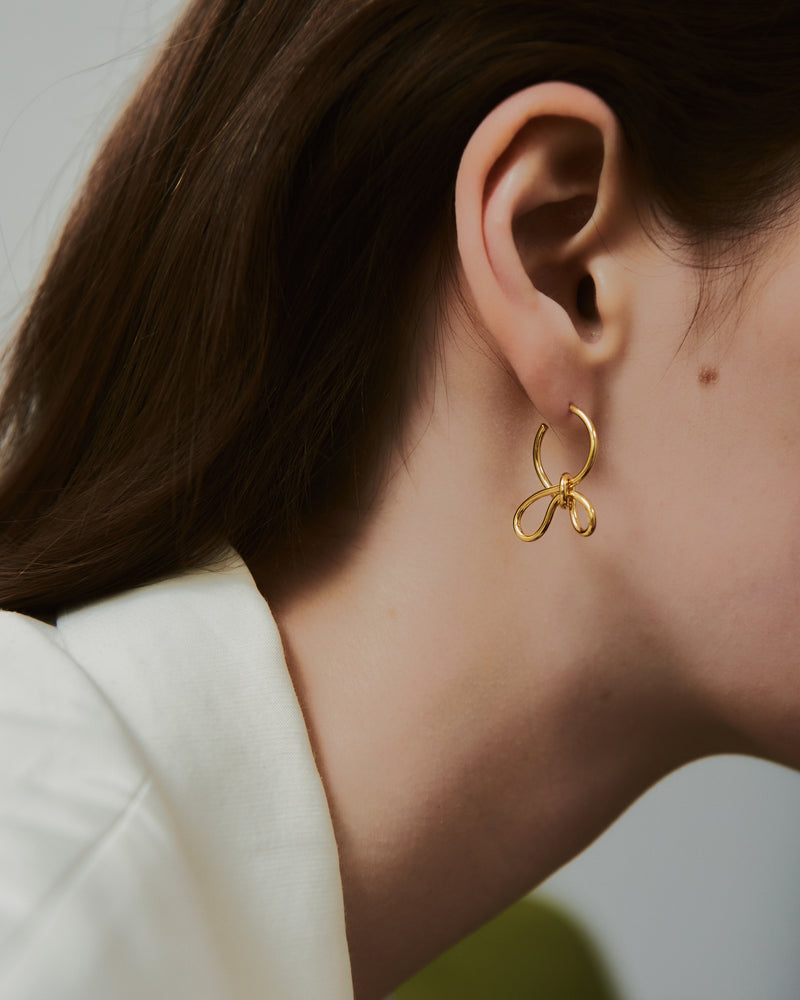 Tiny Fiocco Earrings | Gold plated