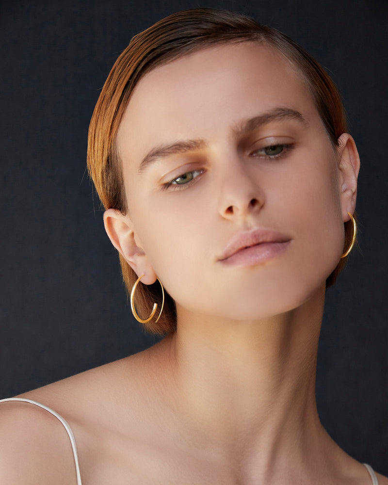 
            
                Load image into Gallery viewer, Sustainable Gold Arc Earrings made by BAR Jewellery
            
        
