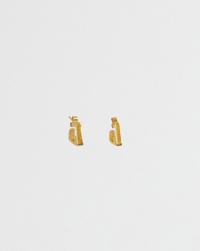 Sustainable Gold Dive Earrings made by BAR Jewellery