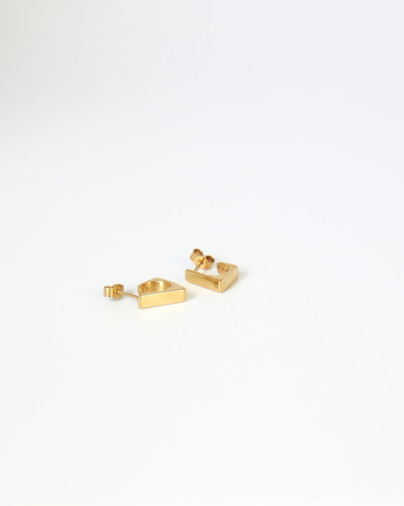 
            
                Load image into Gallery viewer, Sustainable Gold Dive Earrings made by BAR Jewellery
            
        